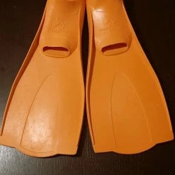 βατραχποπεδιλα κολυμβητηριου σε 2 νουμερα 1) 34-36. 2) 32-34