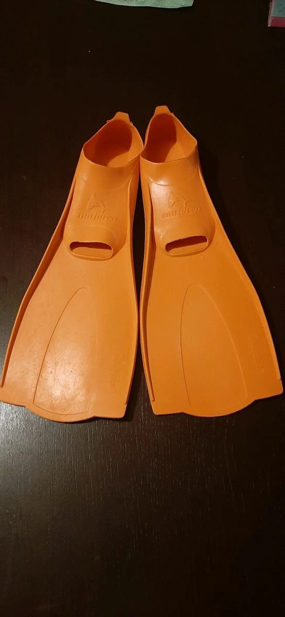 βατραχποπεδιλα κολυμβητηριου σε 2 νουμερα 1) 34-36. 2) 32-34