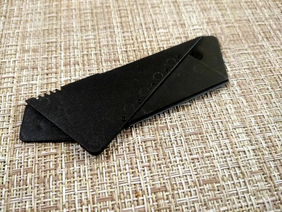 Μαύρη κάρτα που μετατρέπεται σε σουγιά. - Image 6