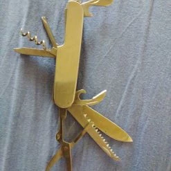 Σουγιάς πολυεργαλειο