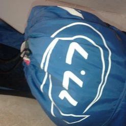 Εξοπλισμός Kite Surfing μια σανίδα και 2 αετοί ο ένας 12,8 και ο άλλος 17,7