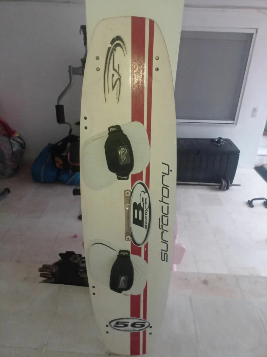 Εξοπλισμός Kite Surfing μια σανίδα και 2 αετοί ο ένας 12,8 και ο άλλος 17,7 - Image 2