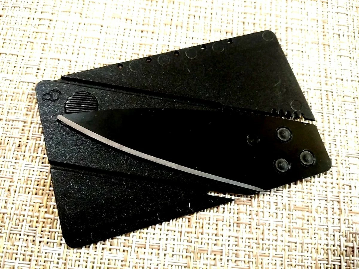 Μαύρη κάρτα που μετατρέπεται σε σουγιά. - Image 9