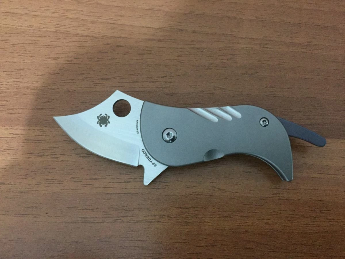 Spyderco Pochi Titanium Handle
