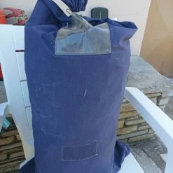 ΠΩΛΟΥΤΑΙ ΜΙΑ ΣΚΗΝΗ ΔΥΟ ΑΤΌΜΩΝ.