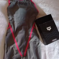 ARENA, ΑΓΩΝΙΣΤΙΚΟ ΓΥΝΑΙΚΕΙΟ ΜΑΓΙΟ ΝΟΥΜΕΡΟ F30, POWERSKIN CARBON CORE FX FBSLOB, OPEN BACK, ΔΕΝ ΕΧΕΙ ΦΟΡΕΘΕΙ.