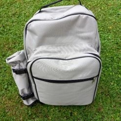 Σακίδιο πλάτης για ταξίδι,αθλητισμό,πικ-νίκ κάμπινγκ κ.α!Εξωτερική θήκη για φιάλη νερού,κρασιού κ.α!Εσωτερικά από δύο πιάτα,κουτάλια, πιρούνι,μαχαίρια,ποτήρια, πετσέτες,τραπεζομάντηλο και ανοιχτήρι!