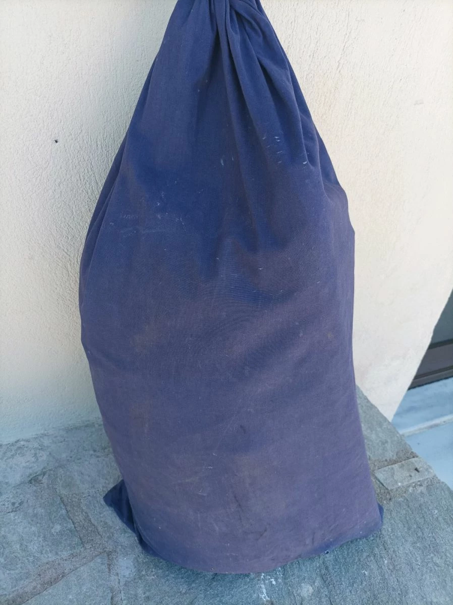 ΣΚΗΝΗ ΤΕΣΣΑΡΩΝ ΑΤΟΜΩΝ ΜΕ ΔΩΜΑΤΙΟ ΜΕ ΜΙΚΡΟ ΠΡΟΘΑΛΑΜΟ ΚΑΙ ΜΕ ΕΧΤΡΑ ΤΕΝΤΑ ΠΡΟΣΤΑΣΙΑΣ ΑΠΟ ΤΗΝ ΒΡΟΧΉ ΠΩΛΕΙΤΑΙ 120 ΕΥΡΩ.