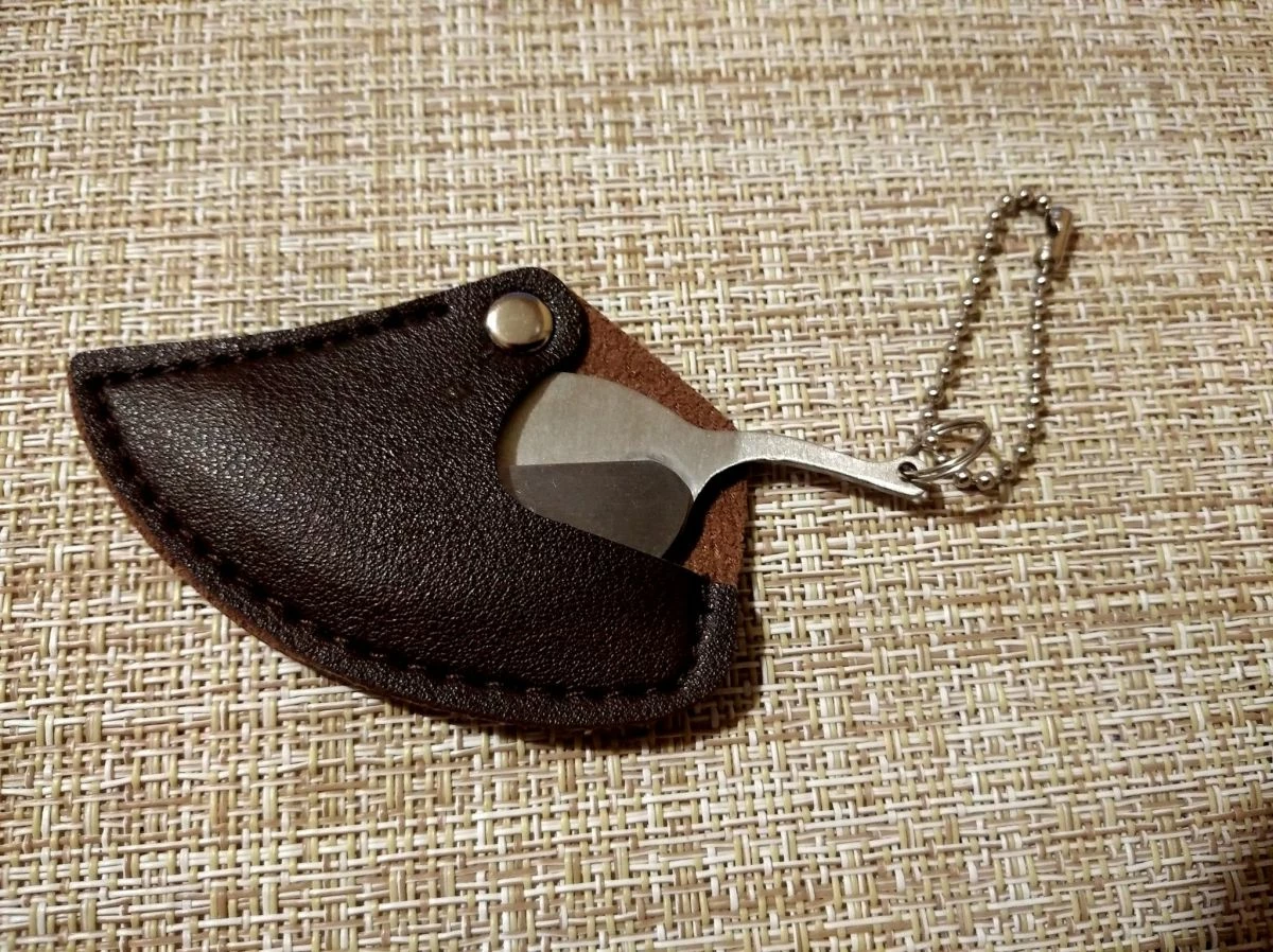 Εργονομικό μινι μπρελοκ *μαχαίρι-φυλο* από ανοξείδωτο ατσάλι - Image 4