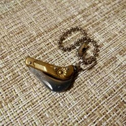 Ανοξείδωτος μινι σουγιάς μπρελόκ.