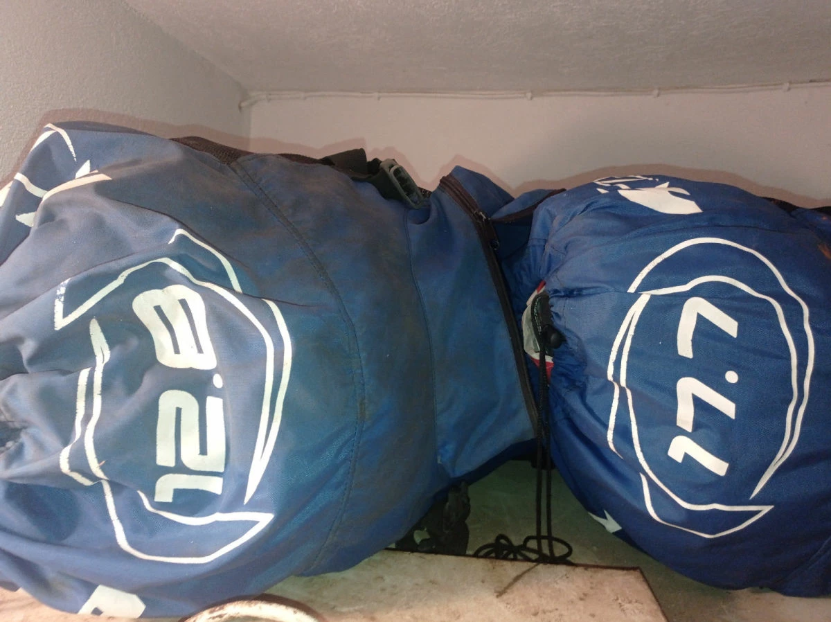 Εξοπλισμός Kite Surfing μια σανίδα και 2 αετοί ο ένας 12,8 και ο άλλος 17,7 - Image 3